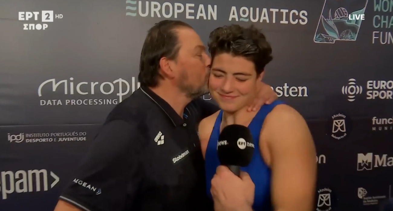 Το φιλί του Χάρη Παυλίδη στη Μαρία Μυριοκεφαλιτάκη /Screenshot Glomex