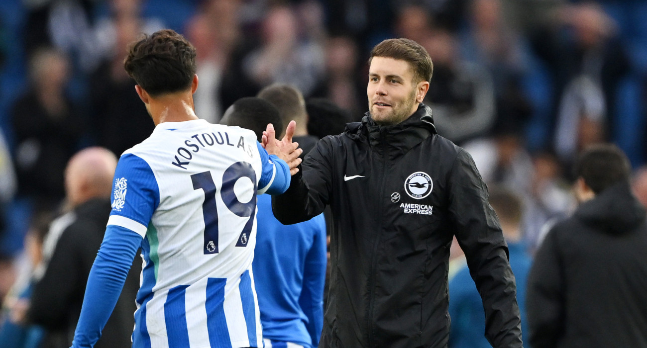 Ο Φάμπιαν Χιούρτζελερ μαζί με τον Μπάμπη Κωστούλα / Πηγή: Photo by Mike Hewitt/Getty Images