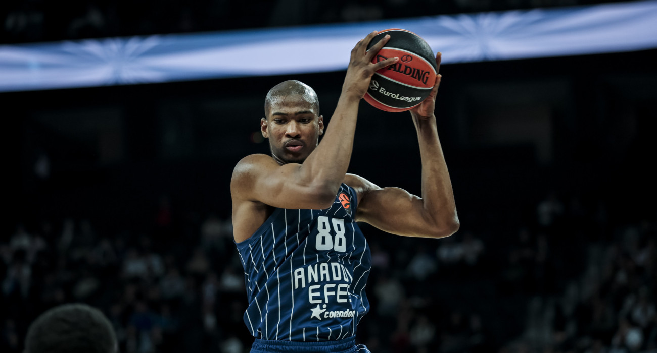 Ο Κάι Τζόουνς της Αναντολού Εφές σε αγώνα της Euroleague Basketball / Πηγή: Tolga Adanali / Euroleague Basketball via Getty Images
