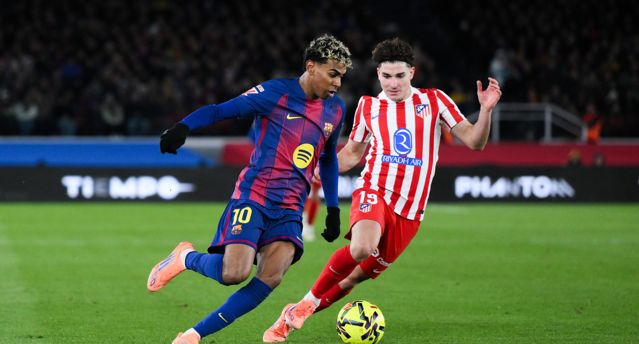 Λαμίν Γιαμάλ και Χούλιαν Άλβαρεζ στην πιο πρόσφατη αναμέτρηση μεταξύ Μπαρτσελόνα και Ατλέτικο Μαδρίτης / Πηγή: Getty Images