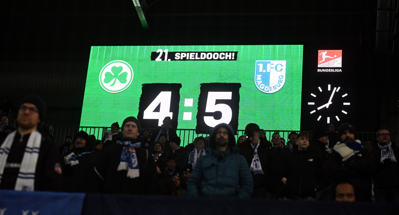 Ο φωτεινός πίνακας στο γήπεδο της Γκρόιτερ Φιρτ αναγράφει το τελικό σκορ / Πηγή: Photo by Jens Niering/picture alliance via Getty Images
