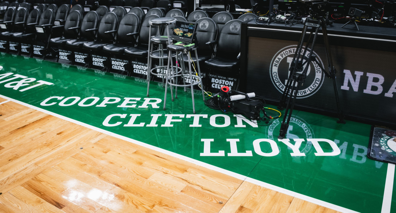 Τα ονόματα των τριών θρύλων στο παρκέ του «TD Garden» Πηγή: X / @BostonCeltics