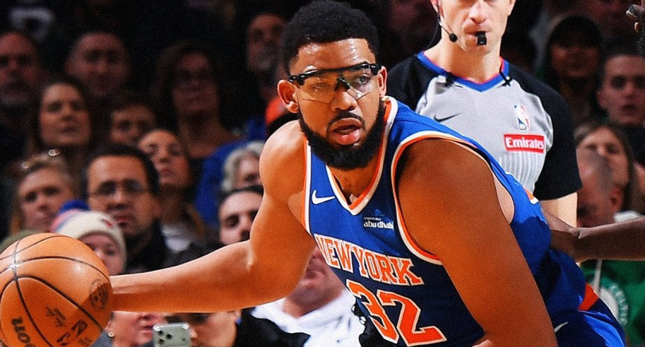 Ο Καρλ Άντονι Τάουνς με τα γυαλιά κειμήλιο του Στάντεμαϊρ, Πηγή: Screenshot