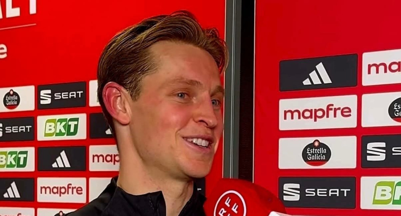 Ο Φρένκι Ντε Γιονγκ έξαλλος με την διαιτησία / Screenshot