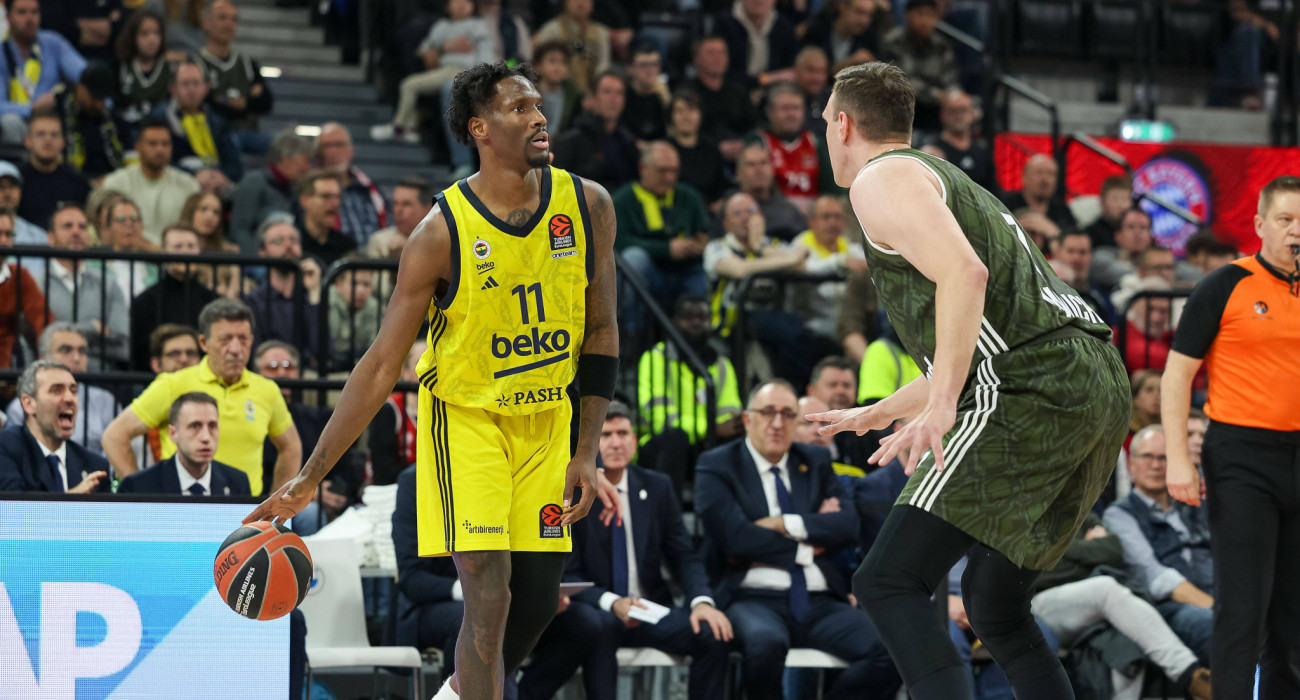 Ο Νάιτζελ Χέιζ - Ντέιβις οδεύει προς τη Χάποελ Τελ Αβίβ/Πηγή: imaglo