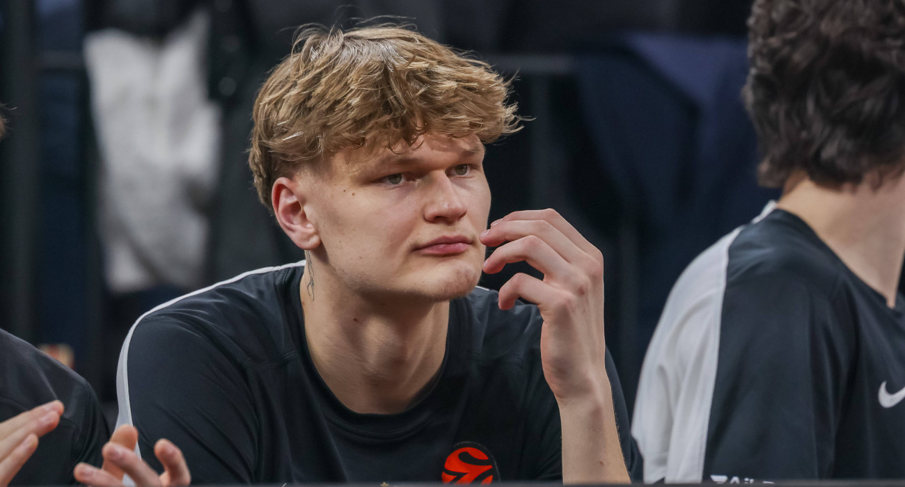 Ο Μίκα Μούρινεν στον πάγκο της Παρτίζαν/Πηγή: imago