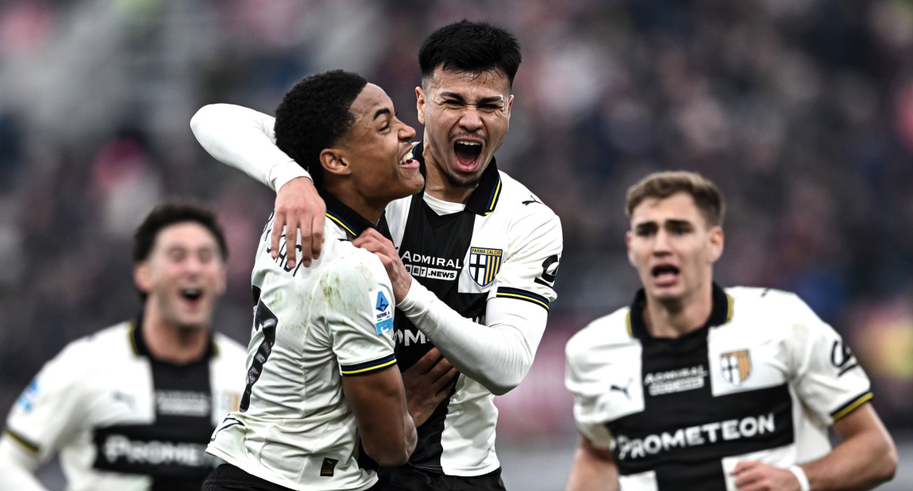 Οι ποδοσφαιριστές της Πάρμα πανηγυρίζουν τη νίκη του κόντρα στην Μπολόνια / Πηγή: Imago