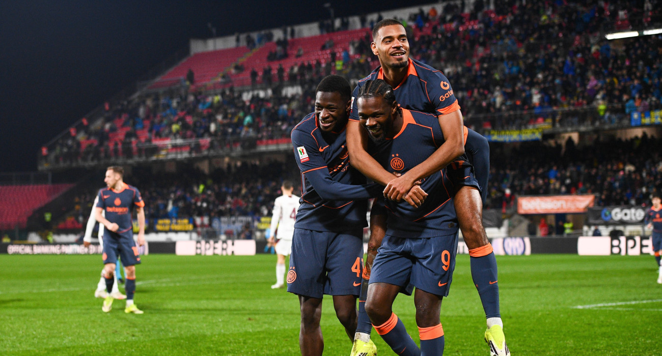 Τουράμ, Ντιούφ και Καματέ πανηγυρίζουν τη νίκη της Ίντερ κόντρα στην Τορίνο / Πηγή: Imago