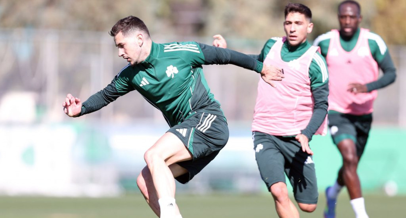 Ο Χάβι Ερνάντεθ και ο Τάσος Μπακασέτας στη προπόνηση του Παναθηναϊκού / Πηγή: pao.gr