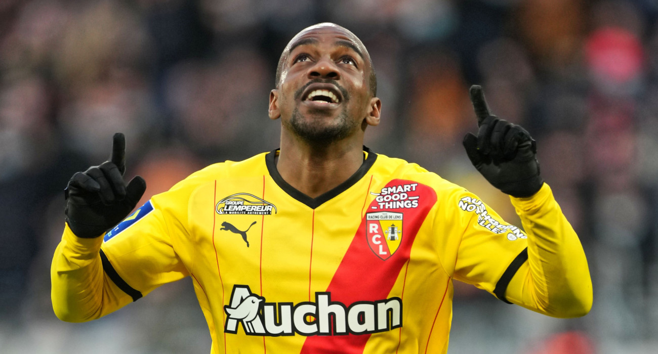 Ο Γκαέλ Κακουτά με τη φανέλα της Λανς Photo by Sylvain Lefevre/Getty Images