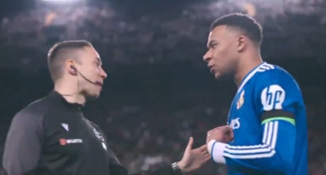 Ο Κιλιάν Εμπαπέ τα έβαλε με τον διαιτητή / Screenshot