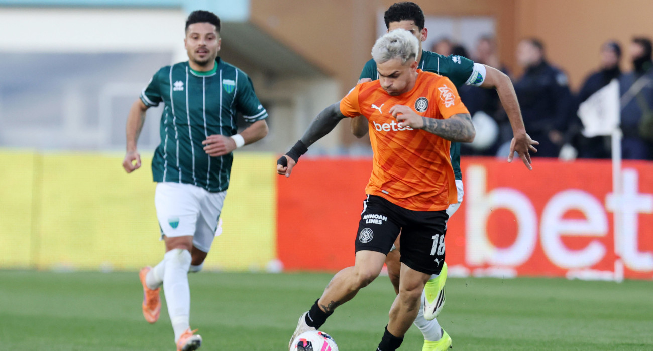 Εκνευρισμένος ο Τιάγκο Νους μετά το τέλος του ματς, διαμαρτυρήθηκε και αποβλήθηκε με δεύτερη κίτρινη κάρτα / Πηγή: Intime