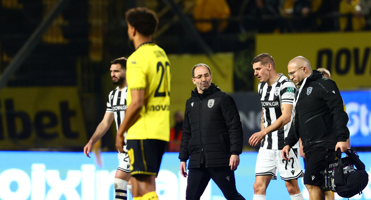 Ο Κίριλ Ντεσπόντοφ αποχωρεί τραυματίας από το ντέρμπι με τον Άρη / Πηγή: Eurokinissi