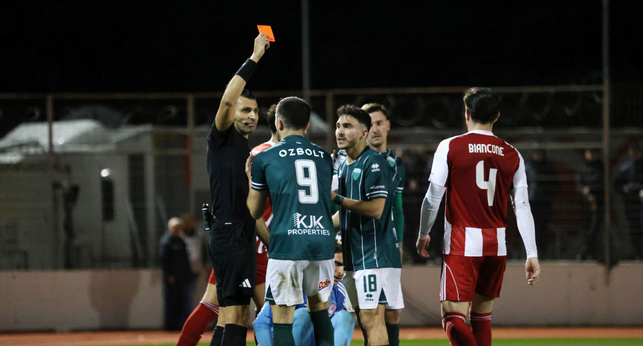 Πολλά είναι τα παράπονα του Λεβαδεδιακού για τη διαιτησία του Φωτιά κόντρα στον Ολυμπιακό / Πηγή: Intime