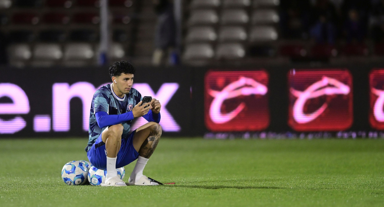 Ο Χόρχε Σάντσες περιμένει στο ακουστικό του για την ολοκλήρωση της μεταγραφής του στον ΠΑΟΚ / Πηγή: Alvaro Avila/Jam Media/Getty Images