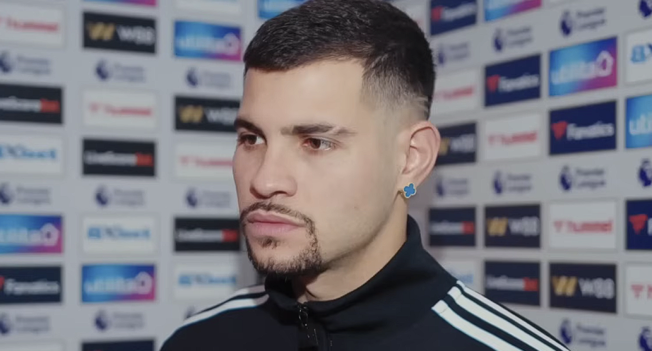 Ο Μπρούνο Γκιμαράες με την φανέλα της Νιουκάστλ / Screenshot