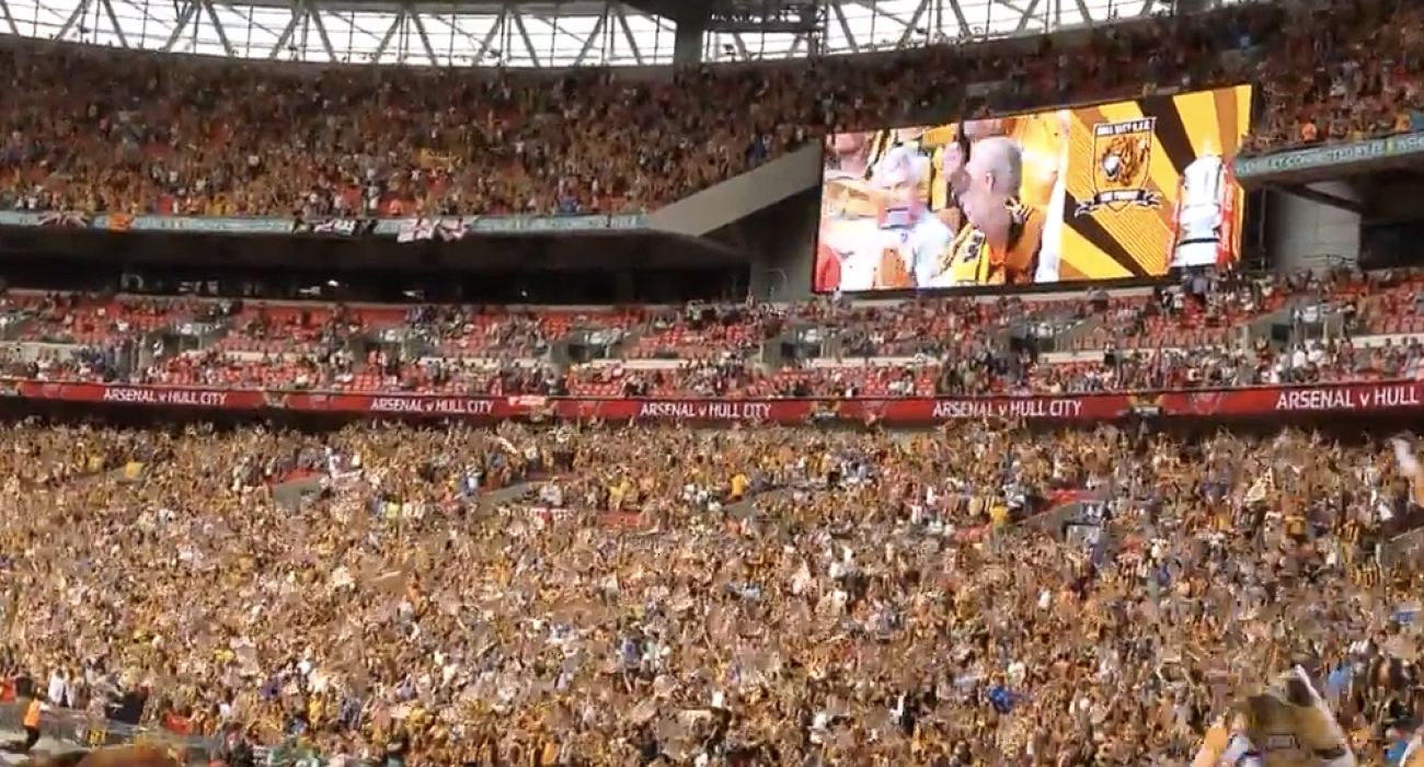 Οι οπαδοί της Χαλ στο Γουέμπλεϊ / Screenshot