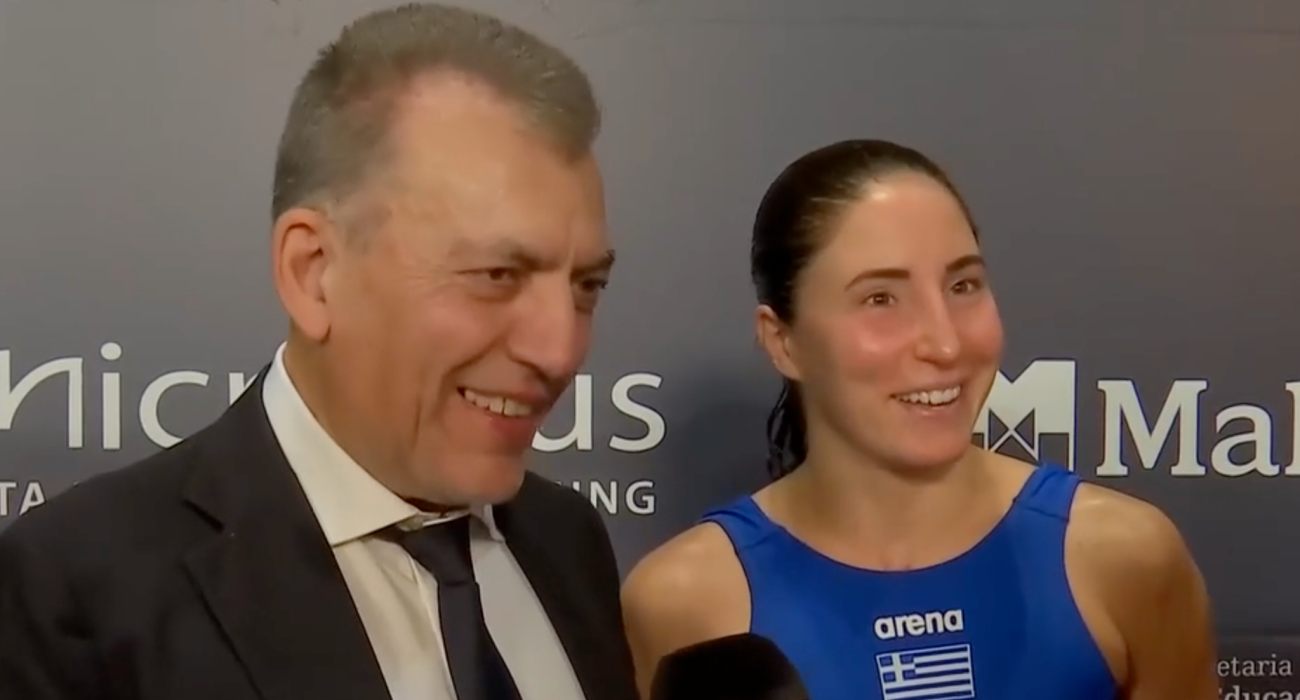 Ο Γιάννης Βρούτσης μαζί με την Ελευθερία Πλευρίτου στη μεικτή ζώνη στη Μαδέιρα / Screenshot