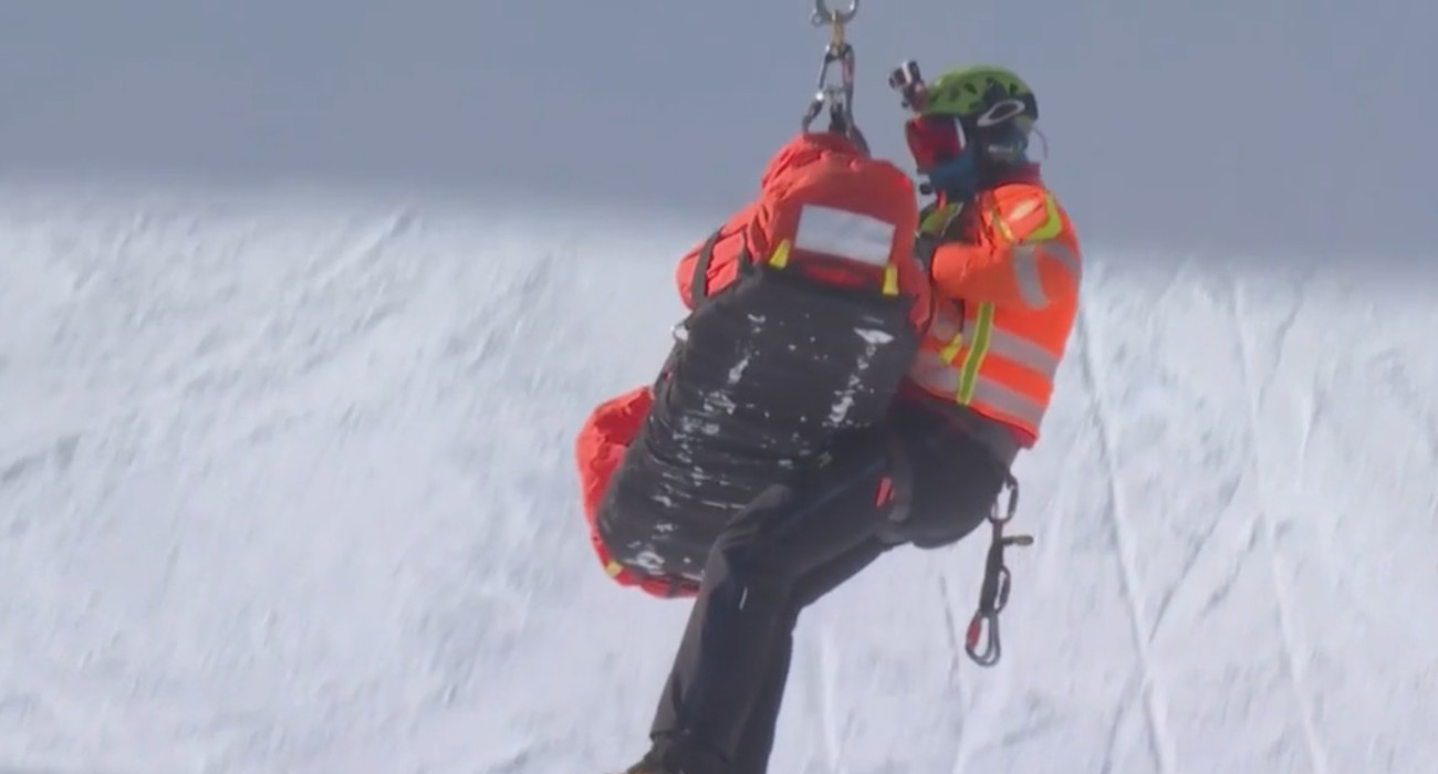 Η στιγμή που το ελικόπτερο μεταφέρει τη Μορένο / Πηγή: Glomex