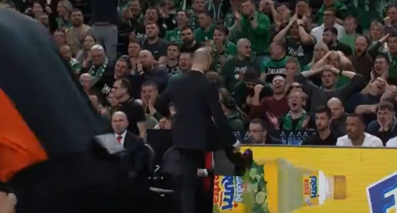 Ο Νέντοβιτς έχασε ελεύθερο κάρφωμα και ο Σπανούλης κλώτσησε τις διαφημιστικές πινακίδες (video)