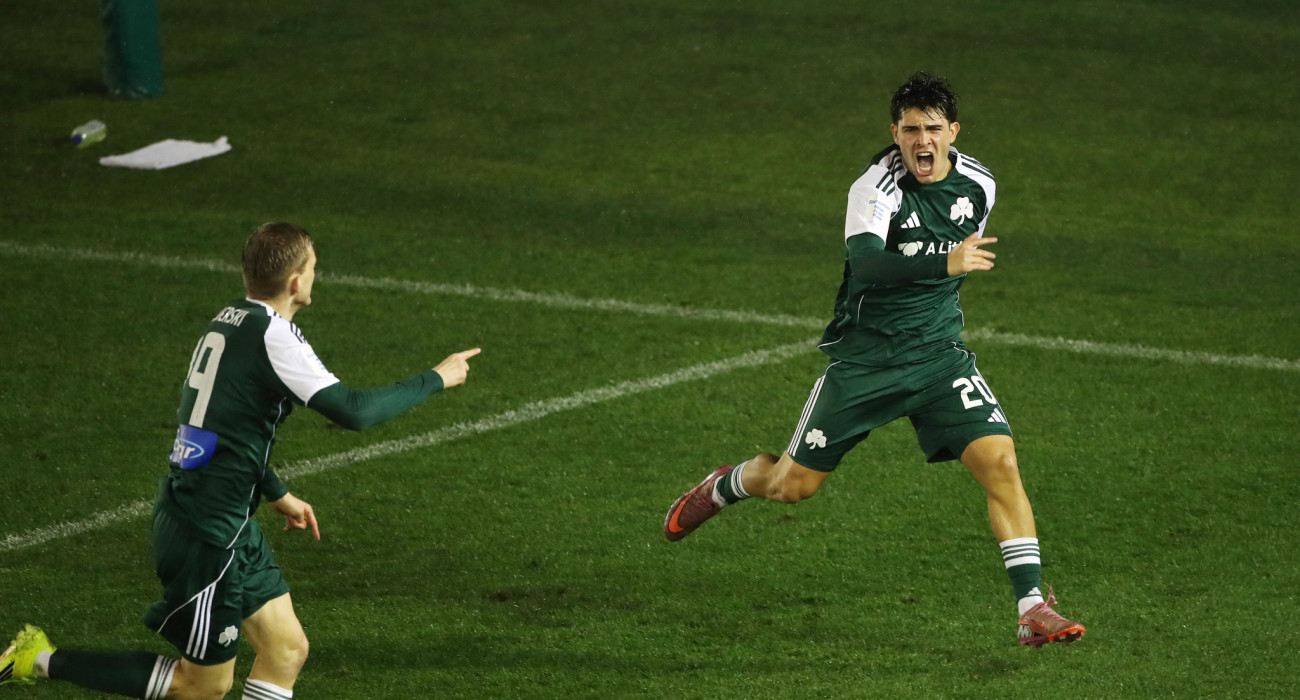 Ταμπόρδα και Σφιντέρκσι πανηγυρίζουν στο ματς του Παναθηναϊκού με τη Κηφισιά / Πηγή: Intime