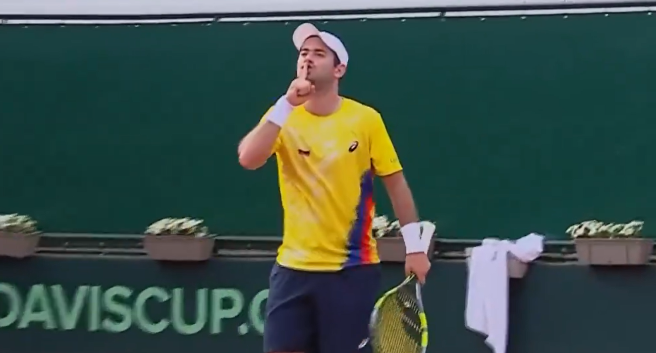 Τενίστας πανηγύρισε προκλητικά και έφυγε από το κορτ με συνοδεία αστυνομίας / Screenshot