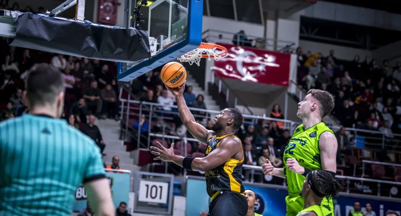 Η ατσάλινη ΑΕΚ πέρασε και από την Προύσα και φουλ για πρωτιά