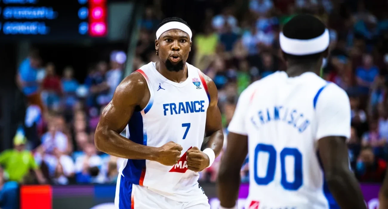 Φρανσίσκο και Γιαμπουσέλε με την φανέλα της Γαλλίας / πηγή: fiba