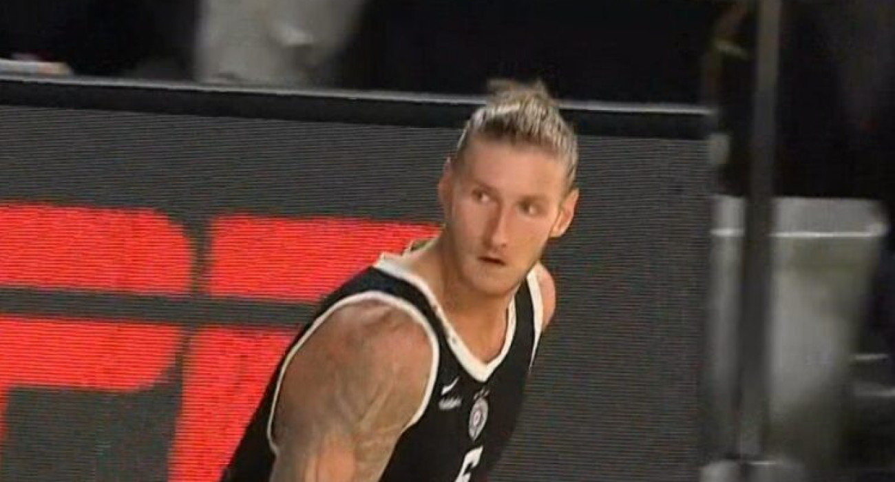 Ο Ντίλαν Οσετκόφσκι/printscreen