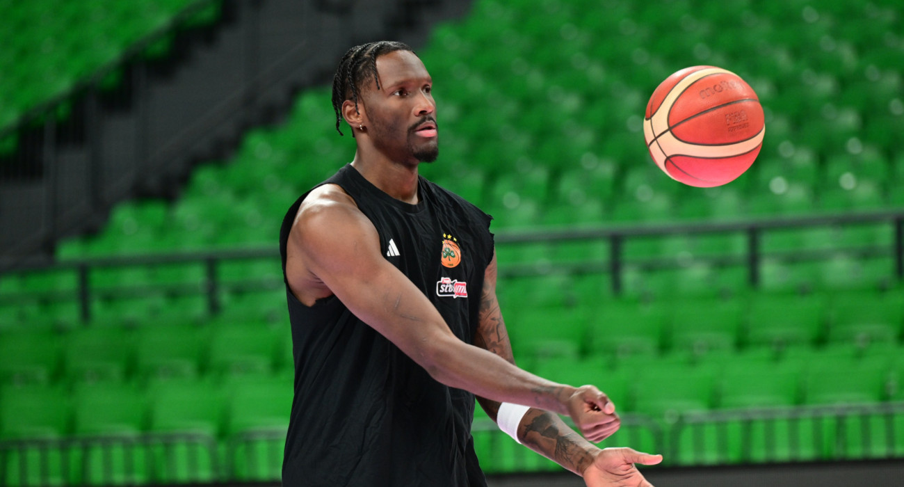 Ο Νάιτζελ Χέις-Ντέιβις είπε τα πρώτα του λόγια ως αθλητής του Παναθηναϊκού ΑΚΤΟR / Πηγή: Βαγγέλης Στόλης