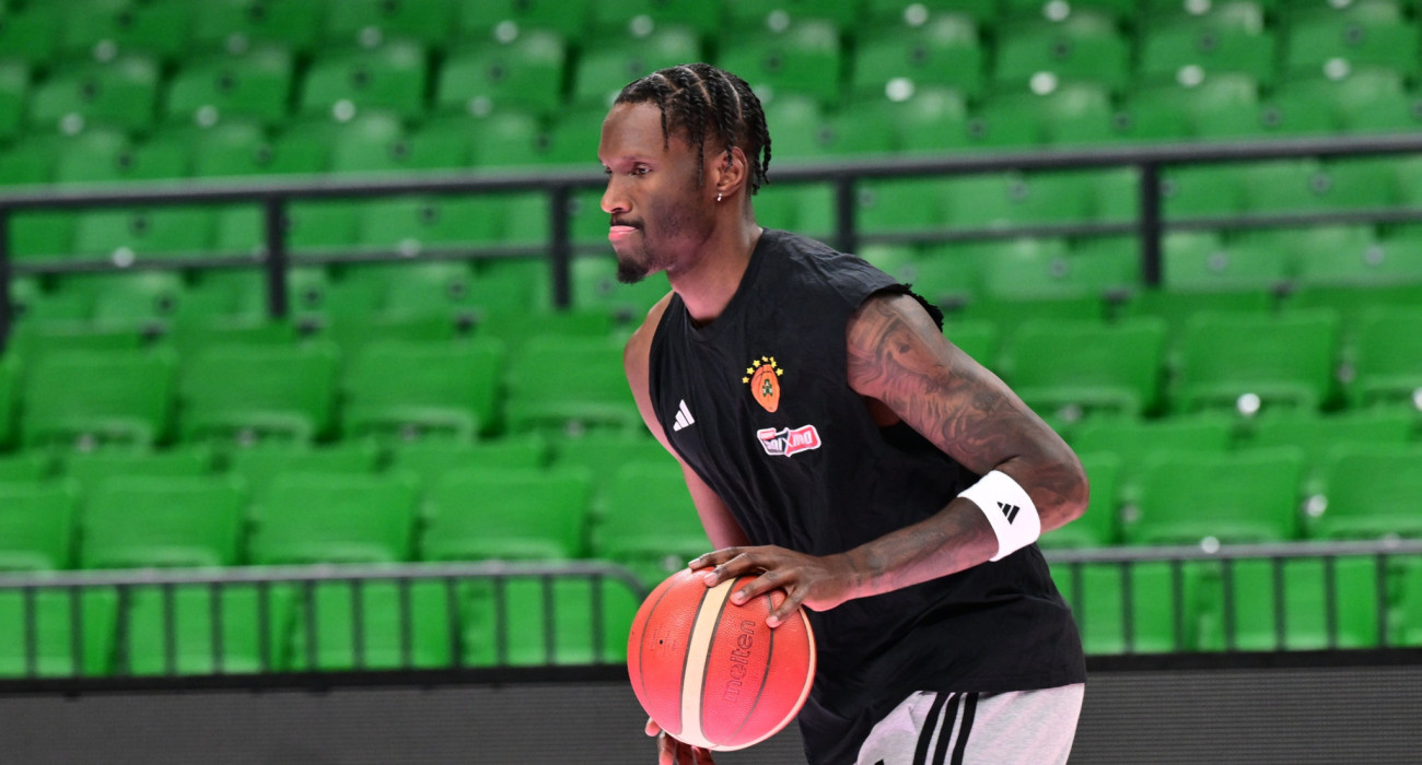 Ο Νάιτζελ Χέιζ-Ντέιβις με τη φανέλα του Παναθηναϊκού AKTOR, προπονείται για πρώτη φορά στο T-Center / Πηγή: Βαγγέλης Στολης