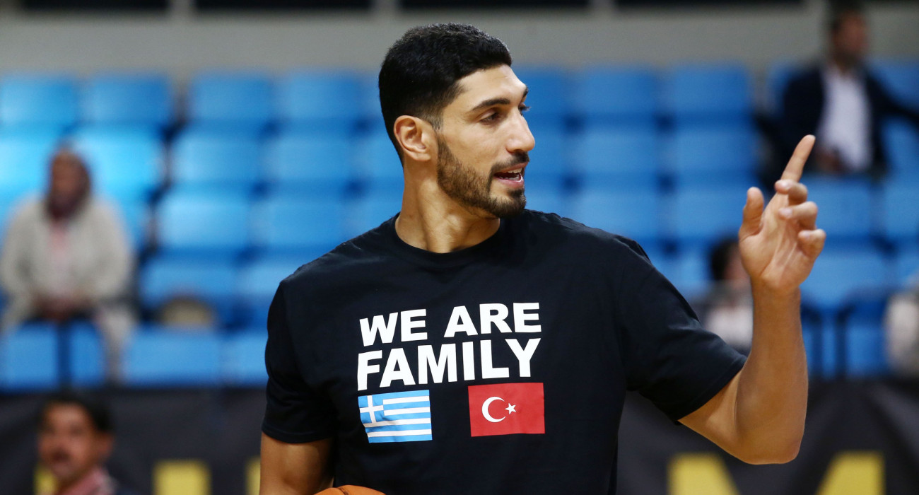 O Ενές Καντέρ σε μία από τις προηγούμενες επισκέψεις του στην Αθήνα το 2022 / Πηγή: Intime