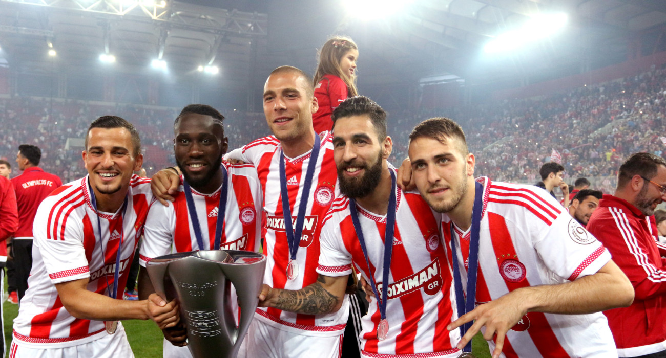 Ελαμπντελαουΐ, Μαζουακού, Κασάμι, Ντουρμάζ και Φορτούνης πανηγυρίζουν το πρωτάθλημα του 2016 / Πηγή: Eurokinissi