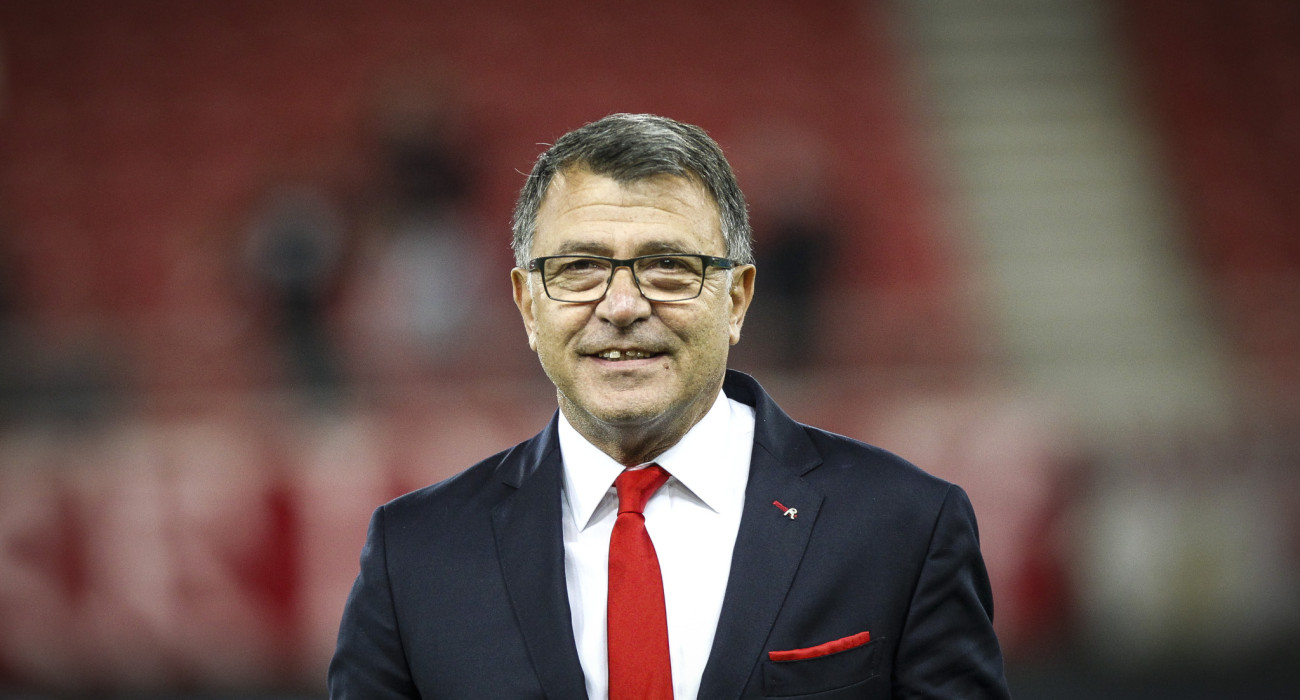 Ο Τάκης Λεμονής δείχνει ότι ακόμα το... έχει / Πηγή: Eurokinissi