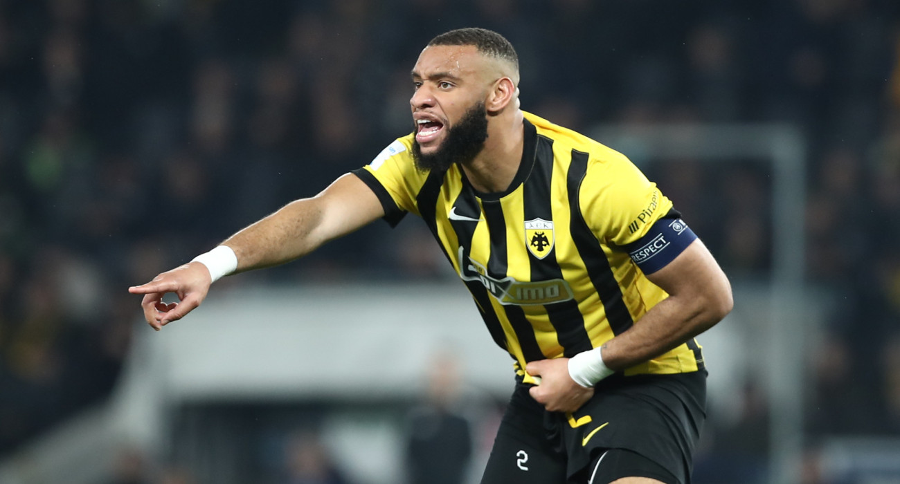 Ο Αρόλντ Μουκουντί στο ΑΕΚ-Ολυμπιακός / Πηγή: Intime