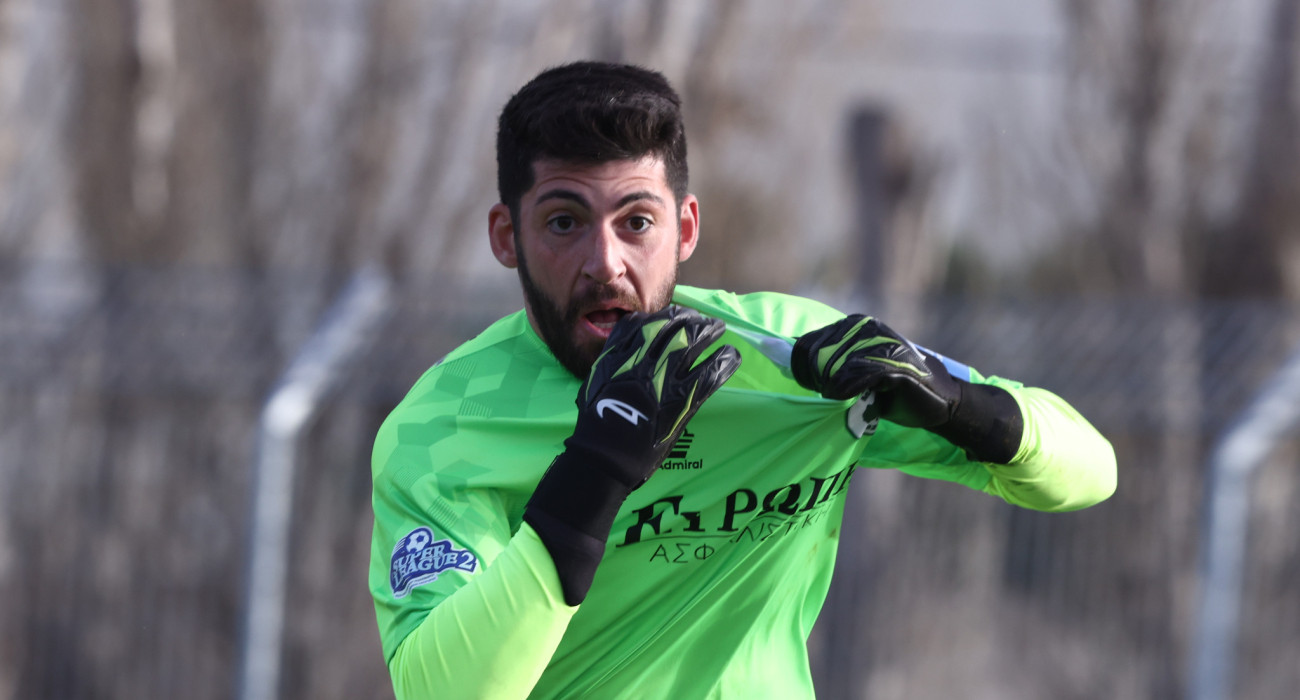 Ο τερματοφύλακας της Μαρκό, Χρήστος Θεοδωράκης, πανηγυρίζει το γκολ του κόντρα στον Ολυμπιακό Β / Πηγή: Intime