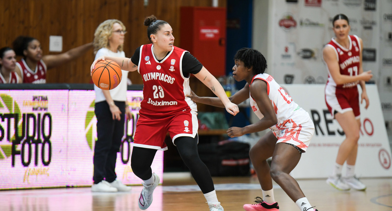 Στιγμιότυπο από την αναμέτρηση Πανσερραϊκός - Ολυμπιακός για την Α1 Γυναικών / Πηγ΄ή: InTime