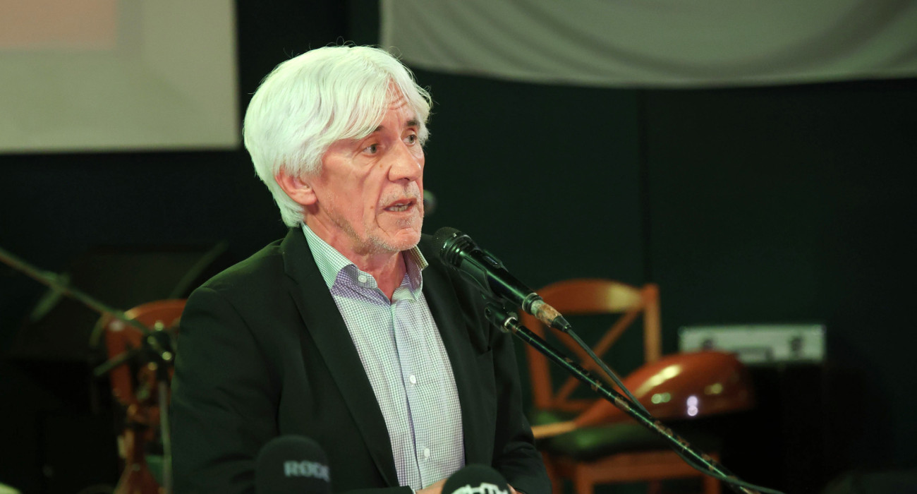 Ο Ιβάν Γιοβάνοβιτς στην κοπή της πίτας της της ΕΠΣ Ηρακλείου / Πηγή: Intime