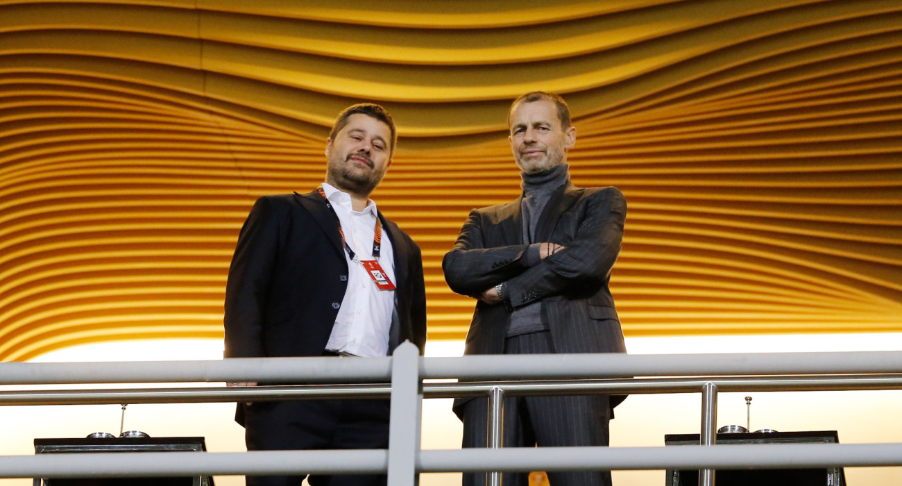 Ο Αλεξάντερ Τσέφεριν με τον Μάκη Γκαγκάτση στην Τούμπα / Πηγή: Intime