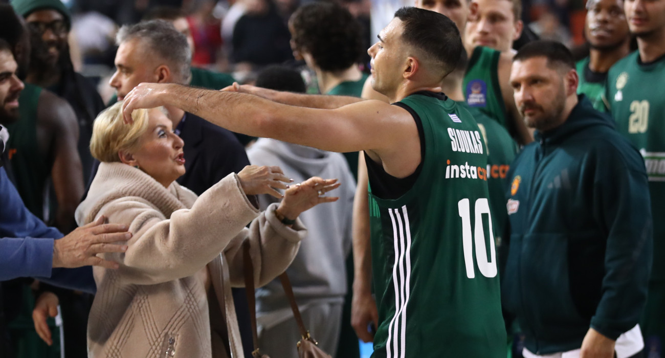 Η αγκαλιά της Δέσποινας Γιαννακοπούλου στον Κώστα Σλούκα / Πηγή: InTime