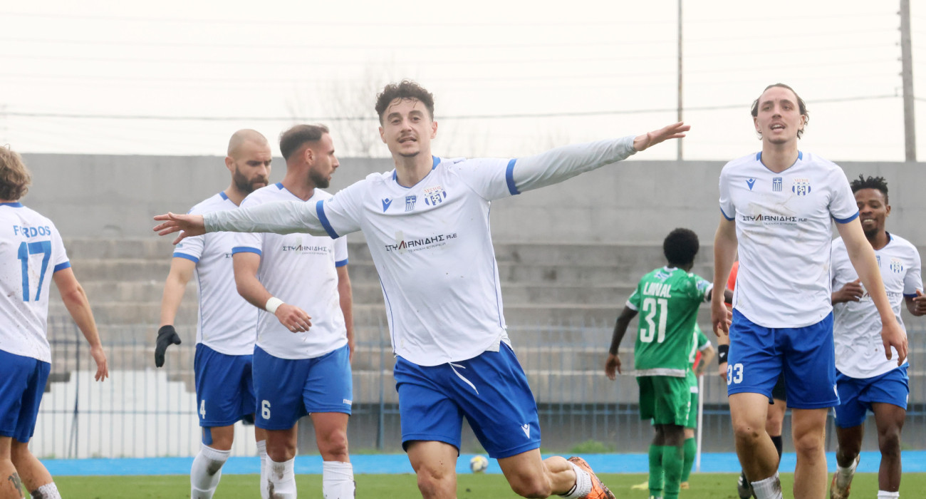 O Bασίλης Κωστίκα πανηγυρίζει το εκπληκτικό γκολ που σημειώσε / Πηγή: Intime