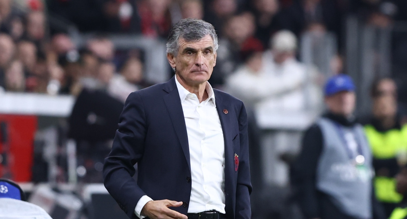 Ο Χοσέ Λουίς Μεντιλίμπαρ κατά τη διάρκεια της αναμέτρησης με τη Λεβερκούζεν / Πηγή: InTime