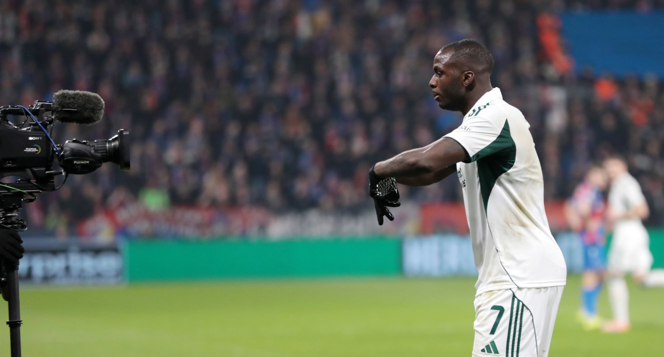 Ο Ανδρέας Τεττέη σχημάτισε το γράμμα «Μ» για τον μικρό Μάριο / Πηγή: InTime