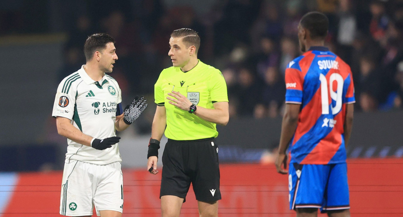 Ο Τάσος Μπακασέτας συμπλήρωσε κάρτες /. Πηγή: Intime