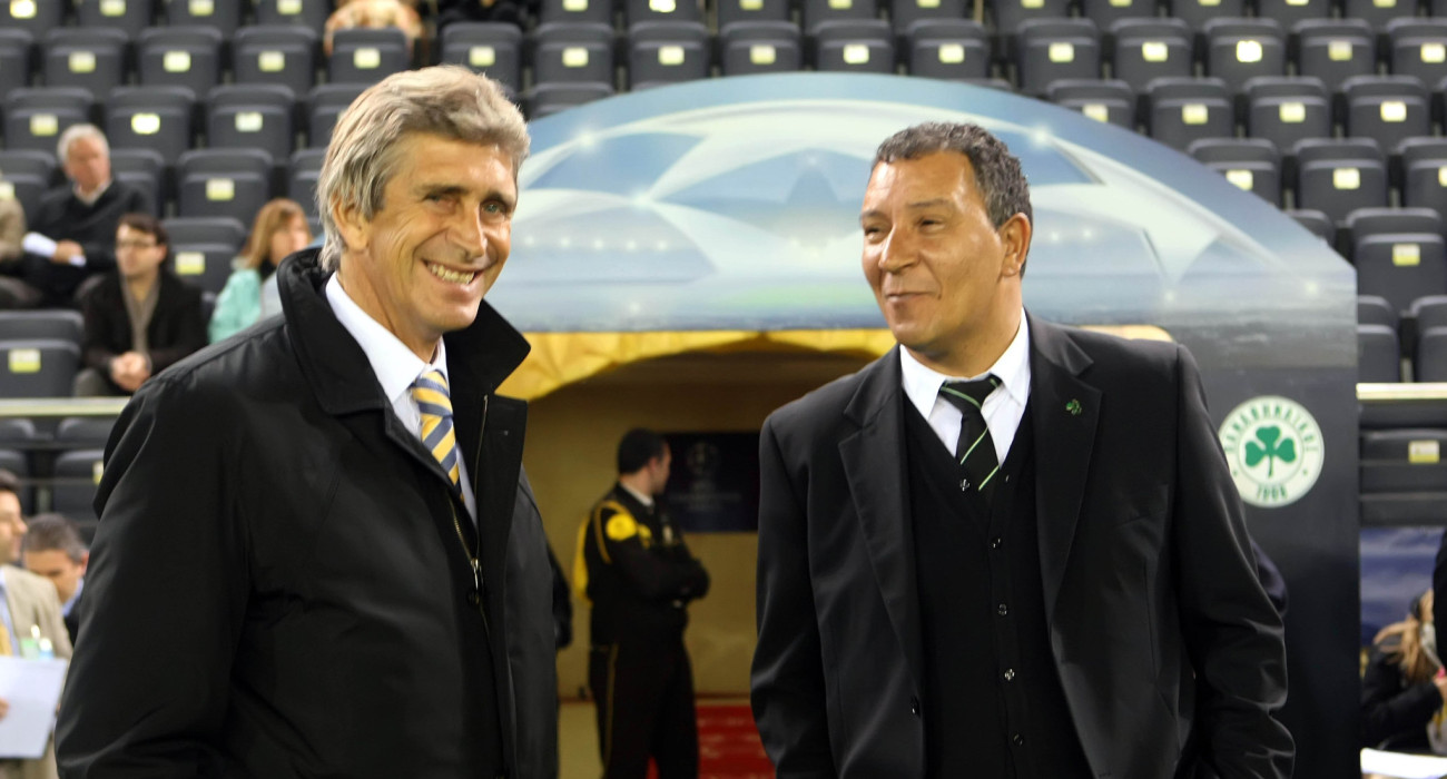 Μανουέλ Πελεγρκίνι και Χενκ Τεν Κάτε πριν το παιχνίδι του Παναθηναϊκού με την Βιγιαρε΄΄αλ για το Champions League το 2009 / Πηγή: InTime