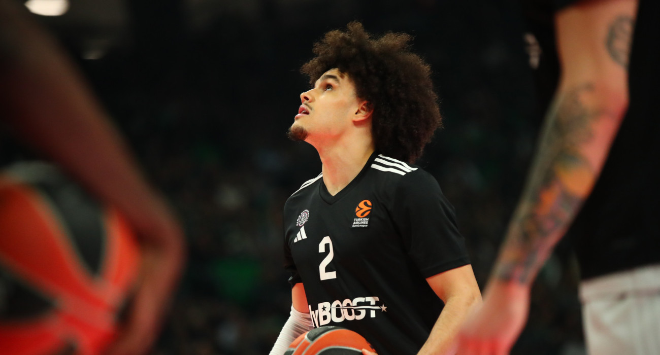 Ο μέγκα σταρ της Παρί, Ναντίρ Χιφί, προετοιμάζεται για το παιχνίδι της ομάδας κόντρα στον Παναθηναϊκό / Πηγή: Eurokinissi