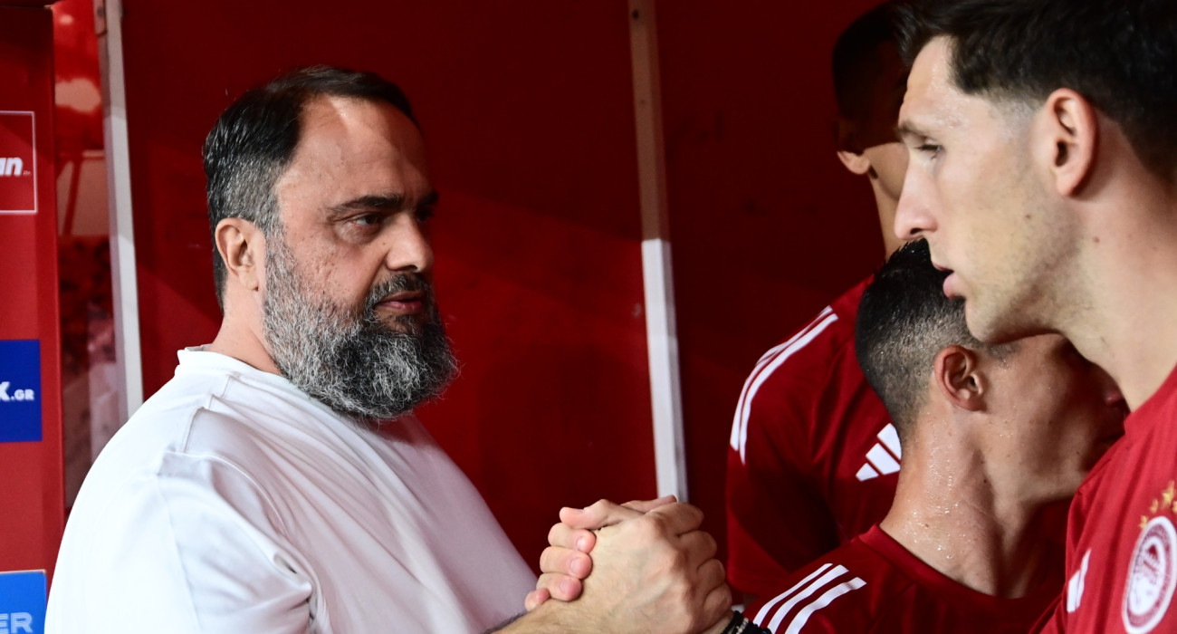 Ο Βαγγέλης Μαρινάκης μίλησε στους παίκτες στο Ρέντη ενόψει της συνέχειας / Πηγή: Eurokinissi