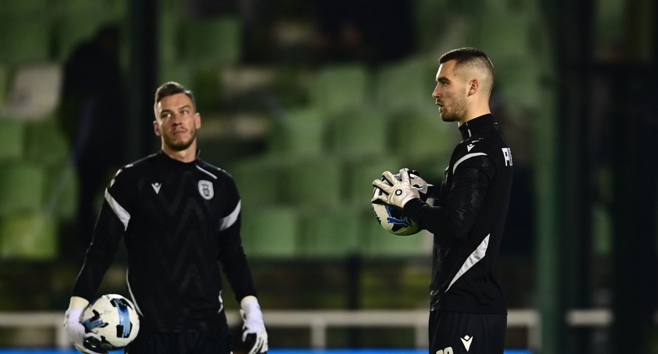 O Γίρι Παβλένκα και ο Αντώνης Τσιφτσής στην προθέρμανση πριν αγώνα με τον ΠΑΟΚ / Πηγή: Eurokinissi