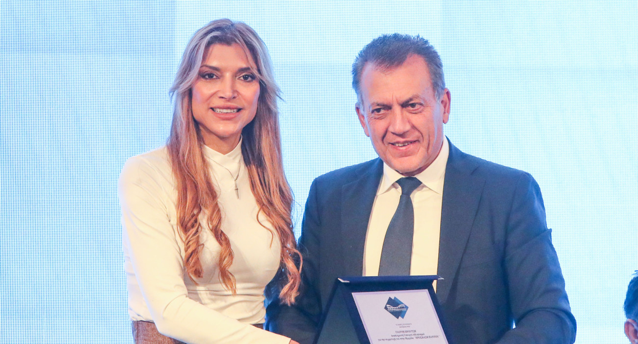 Η Πρόεδρος του ΣΕΦ Χριστίνα Τσιλιγκίρη με τον Αναπληρωτή Υπουργό Αθλητισμού Γιάννη Βρούτση / Πηγή: Eurokinissi