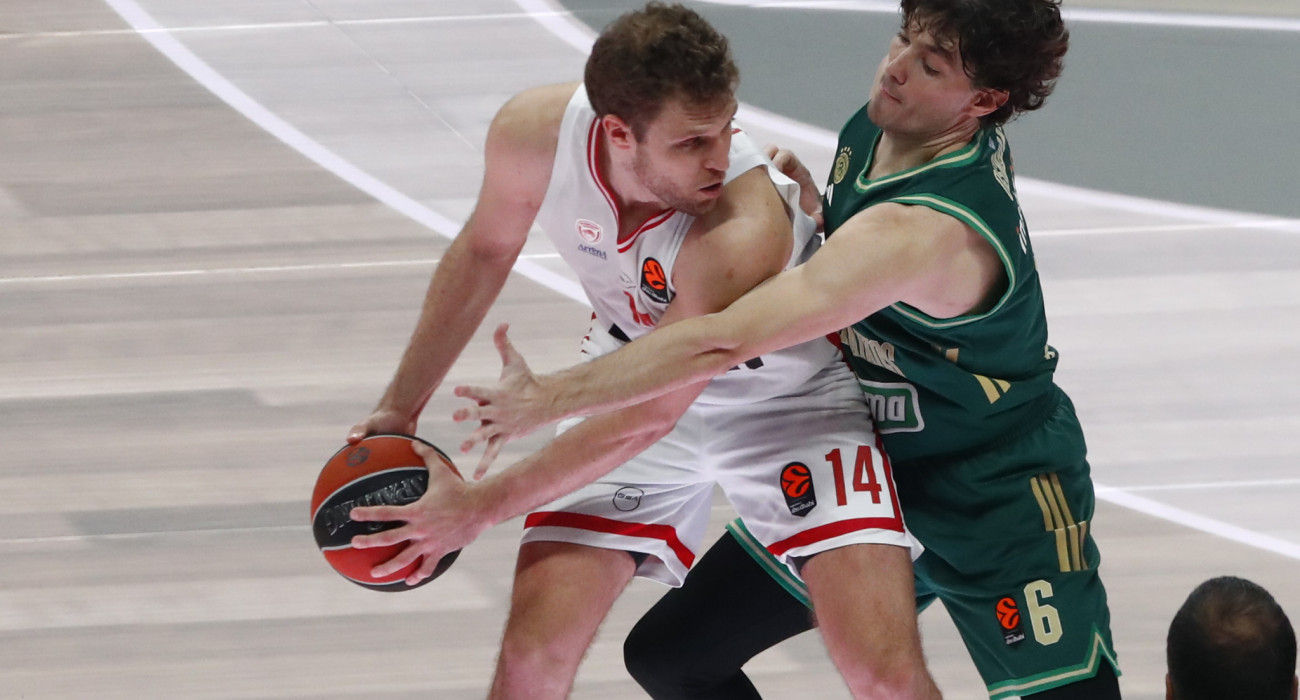 Ο Σάσα Βεζένκοφ με τον Τσέντι Οσμάν/Πηγή: Eurokinissi